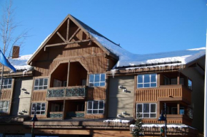 Отель Marketplace Lodge by ResortQuest Whistler, Уистлер